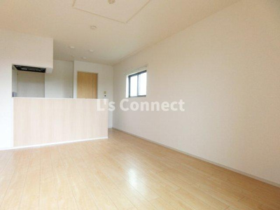 【居間・リビング】 | イーストヴィラ　アイ | 角部屋で２面に窓があります。
