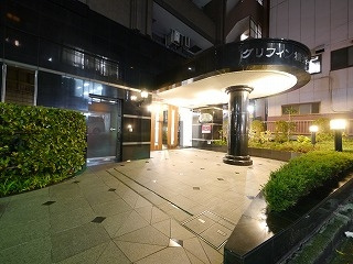 グリフィン横浜反町公園弐番館のエントランス