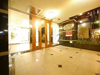 グリフィン横浜反町公園弐番館のエントランス
