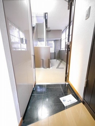 グリフィン横浜反町公園弐番館の玄関