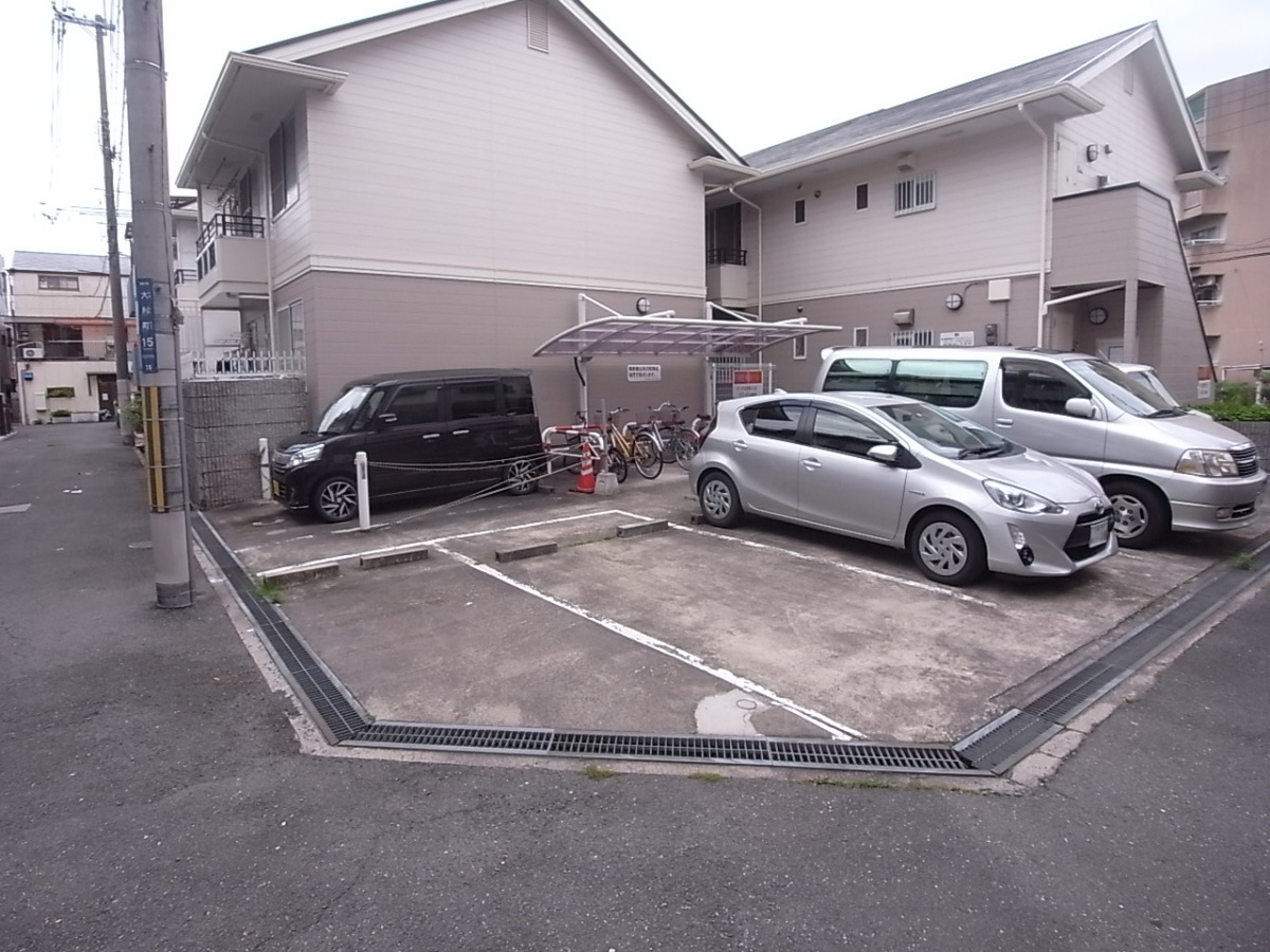 エクセルハウゼⅡの駐車場