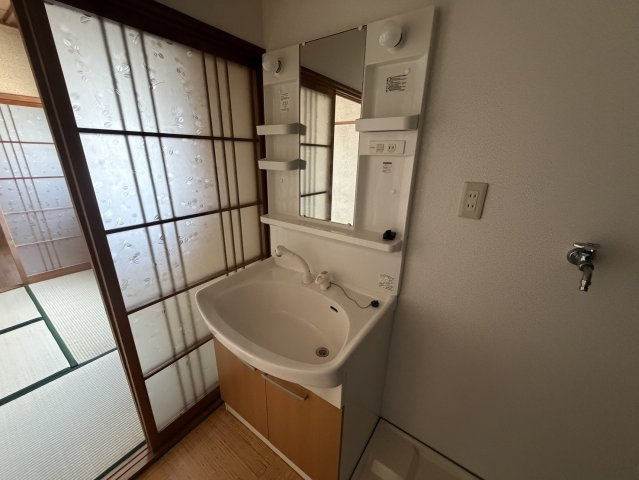 黒原城内町戸建貸家の洗面所