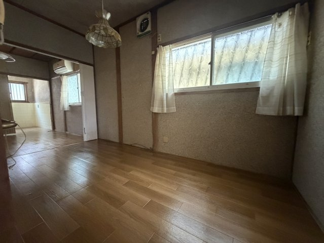 黒原城内町戸建貸家の居間・リビング