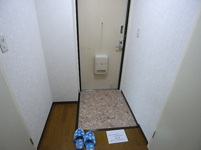 ラフォール寝屋川Bの玄関
