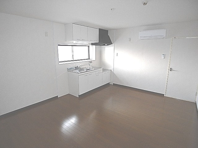 ラフォール寝屋川Bの居間・リビング