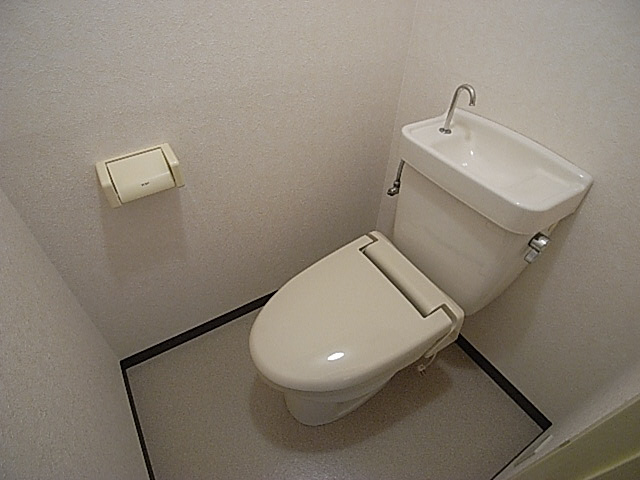 ラフォール寝屋川Bのトイレ