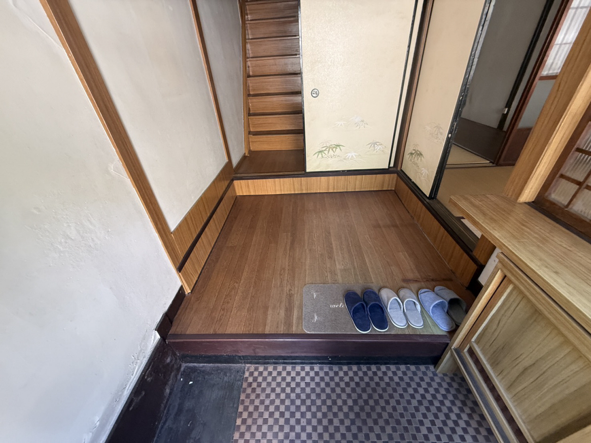 寝屋川市東香里園町のテラスの玄関
