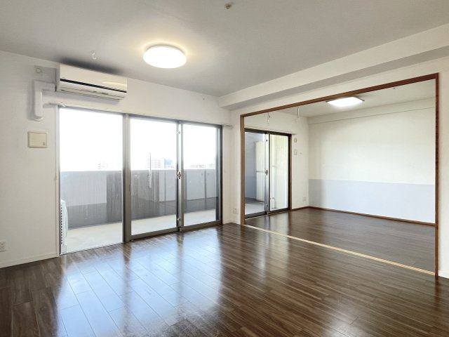 アルファステイツ下松市役所前の外観|ゆめタウン下松 徒歩8分、周辺に買い物施設等も充実していて生活に便利な立地。下松小学校 徒歩4分、下松中学校 徒歩8分でお子様の通学も安心です。