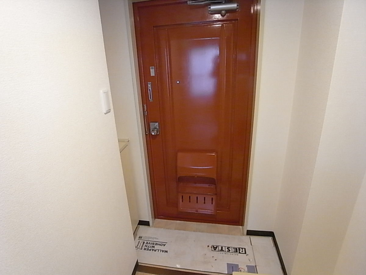 雅ビルの玄関
