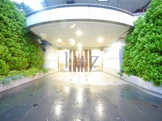 エクセル東神奈川のエントランス