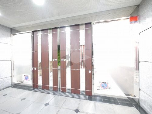 エクセル東神奈川のエントランス