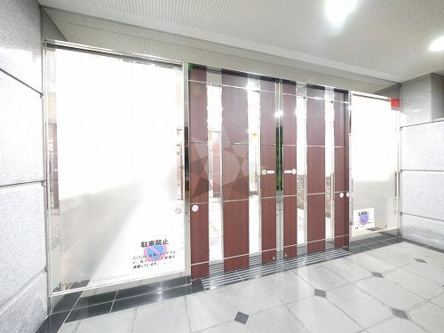 エクセル東神奈川のエントランス