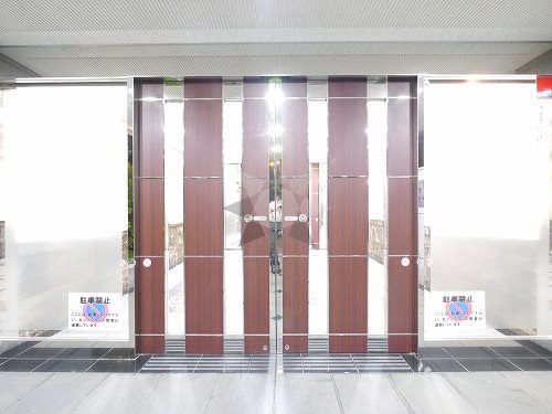 エクセル東神奈川のエントランス