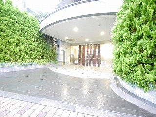 エクセル東神奈川のエントランス