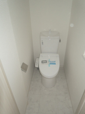※別室参考写真。温水洗浄便座機能付のトイレ