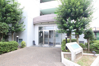 建物エントランスです。