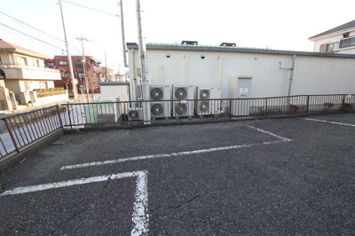 敷地内駐車場完備です。※別途契約要