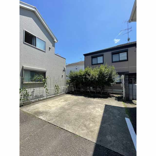 グレースの駐車場