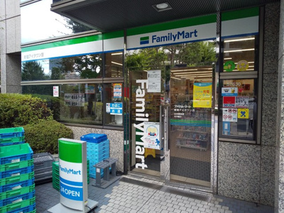 ファミリーマート 新宿アイタウン店まで120ｍ