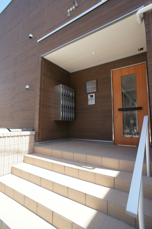 リブリ・Casa Camino横浜鶴見のエントランス