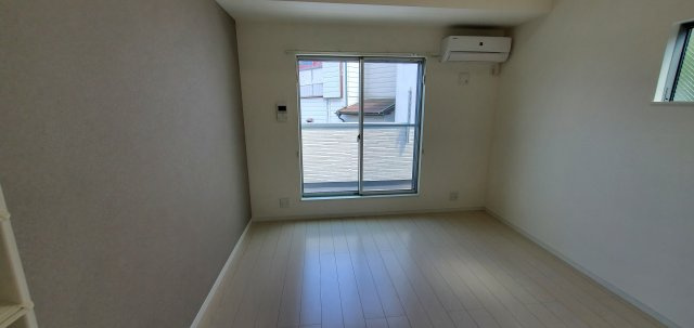 横浜市鶴見区上の宮１丁目のアパートの玄関