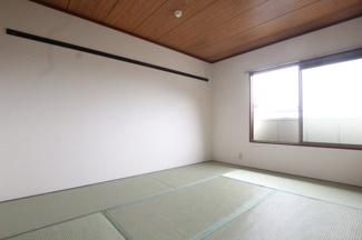 押し入れ付き６帖和室
