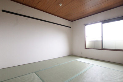 押し入れ付き６帖和室