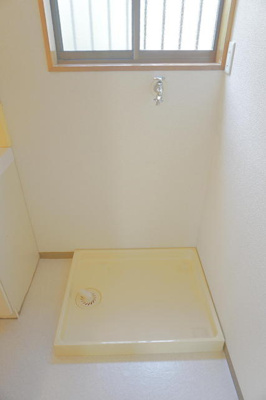 洗濯機置き場は室内にございます