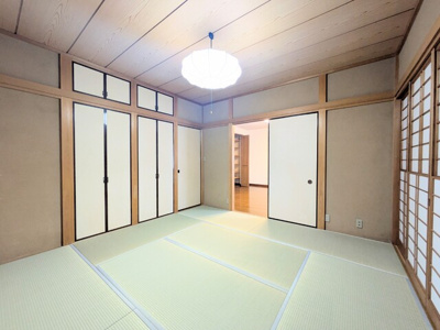8帖の和室（照明は残置物となります。）
