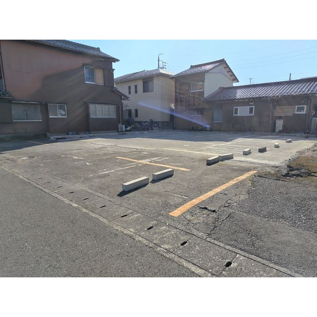 コーポラス城田寺の駐車場|建物東側