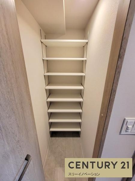 Louis Residence 弁天町の収納|★シューズインクローゼットはこんな感じ★