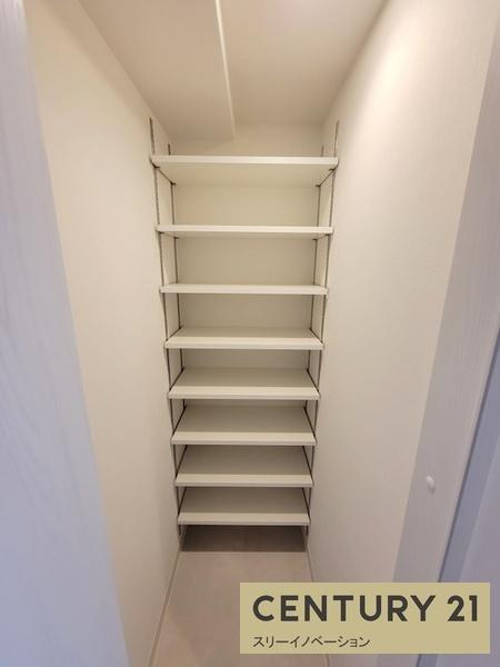 Louis Residence 弁天町の収納|★シューズインクローゼットはこんな感じ★