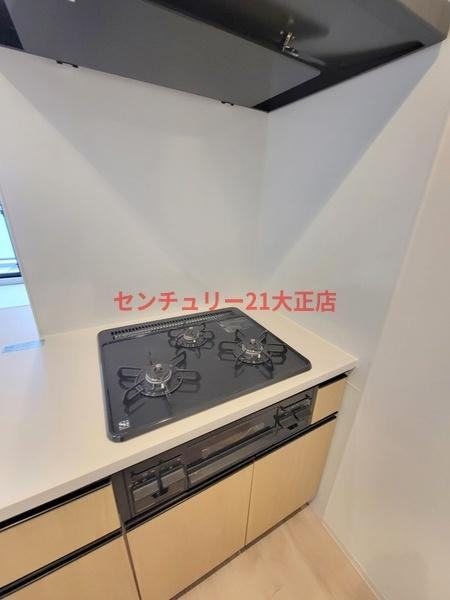 Louis Residence 弁天町のキッチン|★人気の三口ガスコンロ★