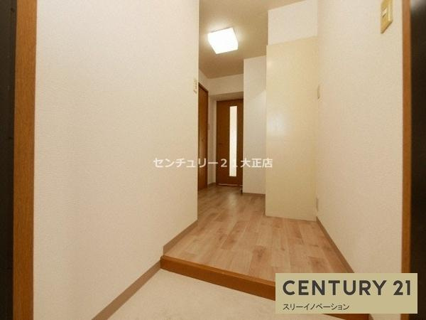 アドラブール西大阪の玄関