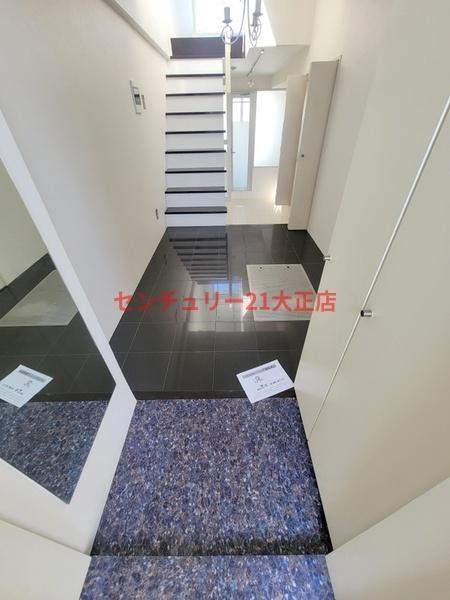 U residence 弁天町　(是空弁天)の玄関