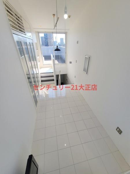 U residence 弁天町　(是空弁天)の居間・リビング
