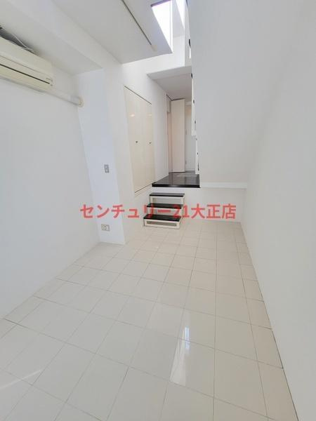 U residence 弁天町　(是空弁天)の居間・リビング