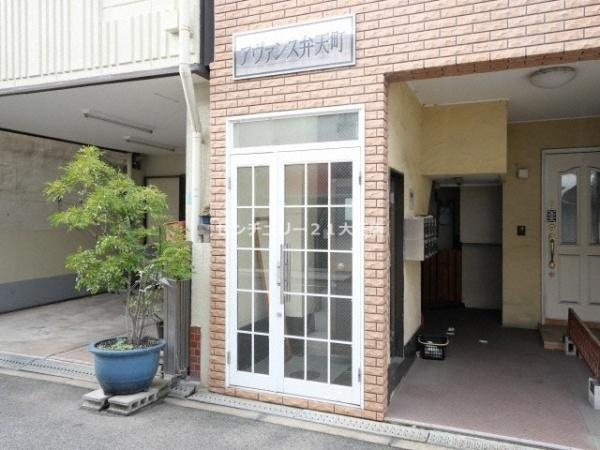 アヴァンス弁天町のエントランス