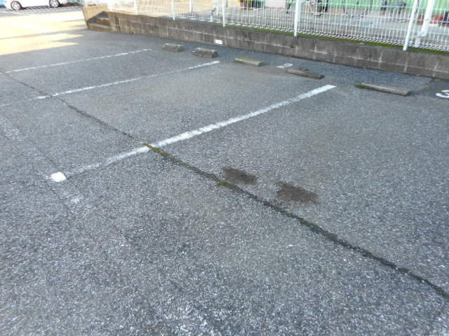 ラールコンホールターベウＢの駐車場