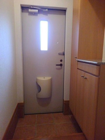 ラフィネ　フルールの玄関