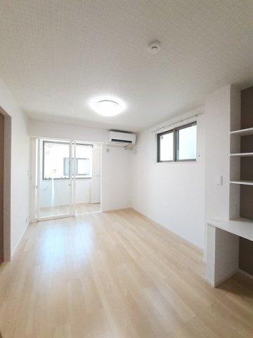 ウェルシィ万代の居間・リビング