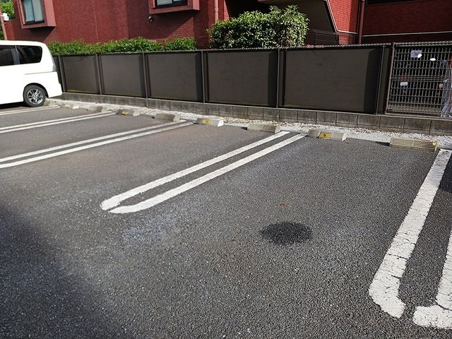エレガント　コンドミニアムの駐車場