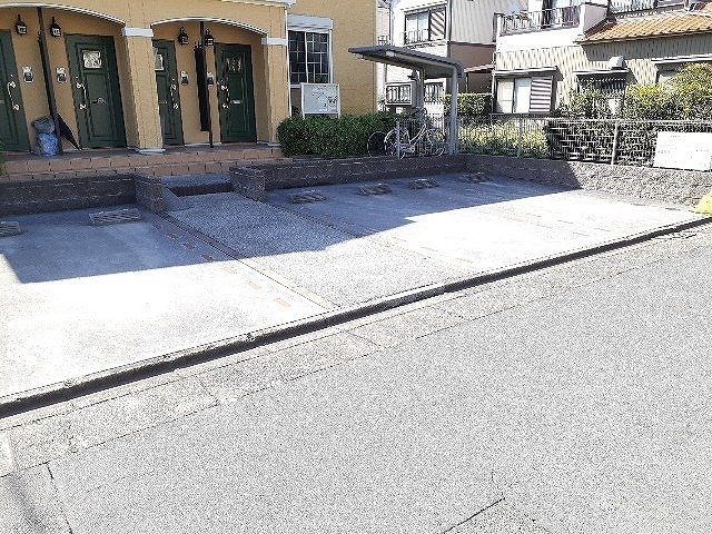 メゾン　ジュネスの駐車場