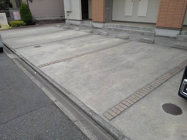 グランツ中川の駐車場