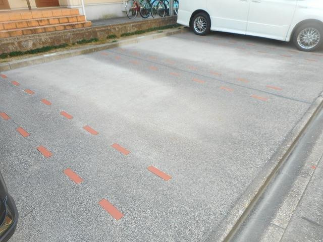 ミッサリオの駐車場