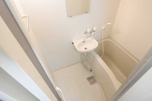 レオパレスＦｌａｔ新栄の浴室