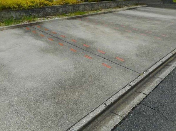 プレドパルク八家の駐車場