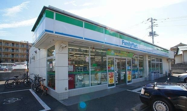 エレガント　コンドミニアムの周辺|ファミリーマートまで220m