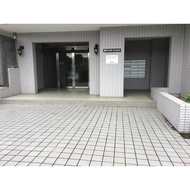 読売ランド第一マンションズのエントランス