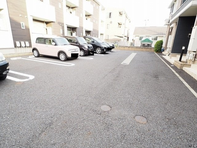 レアルの駐車場
